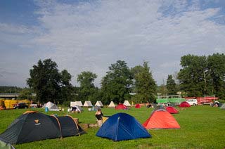 Uma lista de acampamentos, tendas para onde ficar