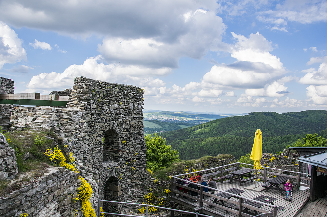 Die Ruinen der Burg Tolštejn