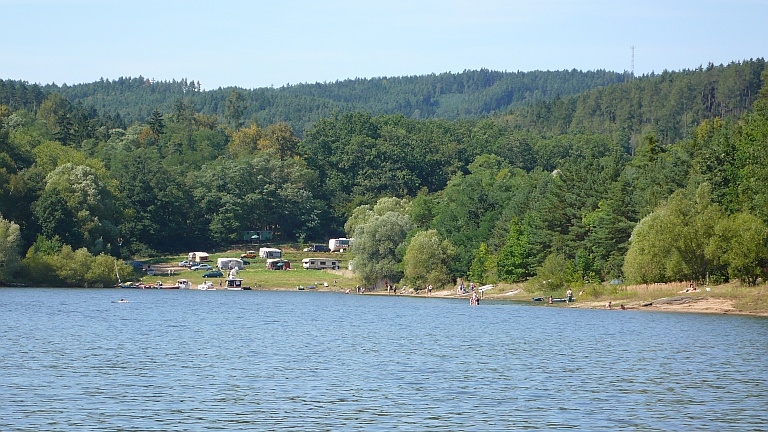 Baie de Bukovanská près du camp