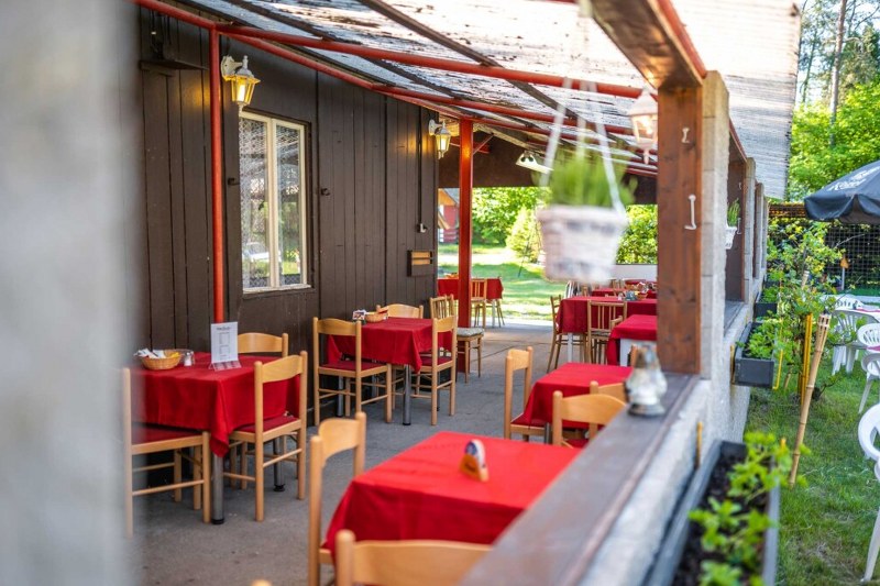 https://www.kempy-chaty.cz/sites/default/files/kemp_slunicko_restaurace_800x533.jpg