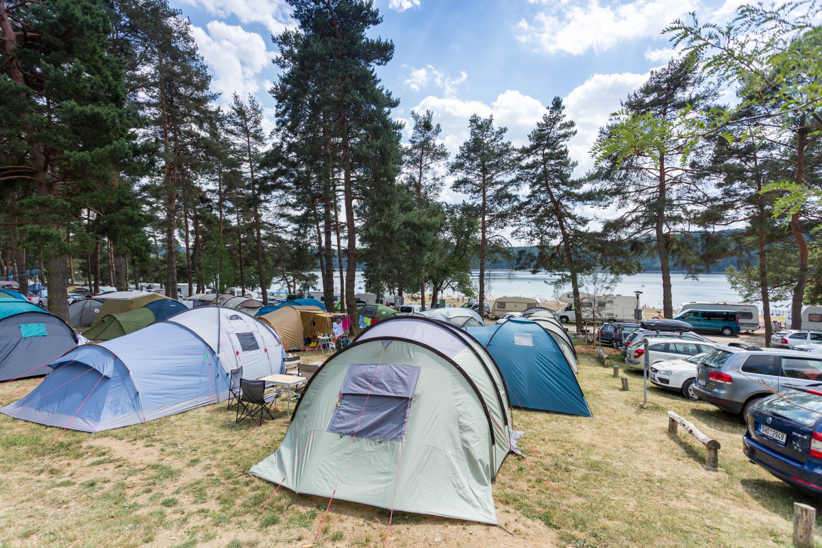 https://www.kempy-chaty.cz/sites/default/files/turistika/kemp_vranovska_plaz_recenze_2.jpg