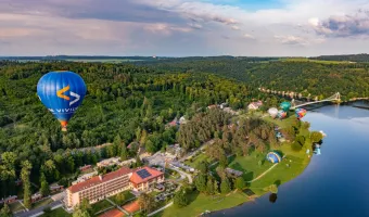 Camping Vranovská pláž - ubytování v lese