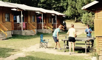 Chatová osada Slunečnice - chatky a ping pong