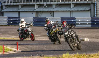 Akce - Dámská jízda v jedné stopě  - víkend pro holky na motorkách