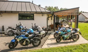 Akce - Dámská jízda v jedné stopě  - víkend pro holky na motorkách