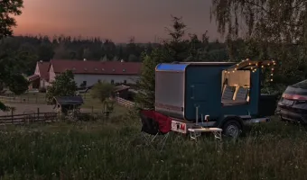 Karavan plac v areálu na Vysočině