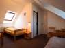 Chambre double avec lit supplémentaire - Penzion Na Hradečku - hébergement familial à Třebon, maisons d'hôtes bon marché en Bohême du Sud