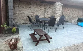 Posezení s bazénem, grilem i ohništěm - Chalupa u Popelků