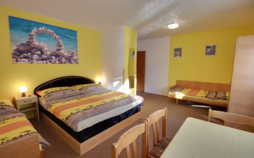 Cottage Pavel - chambre jaune