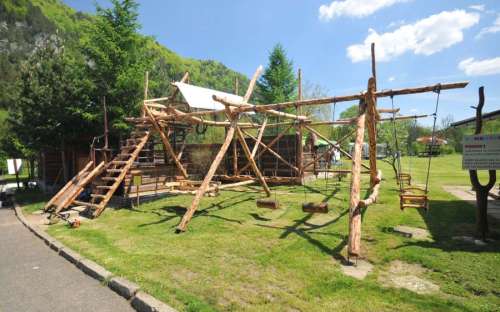 キャンプ ゴラルスキー ドゥヴル - 子供用の遊び場