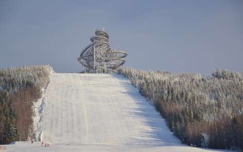 Pot na nebu ob smučišču Ski Dolní Morava