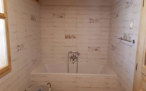 Chalupa Pomněnka - Spodní koupelna vana