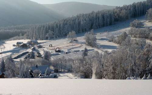 マウンテン コテージ Esty - 宿泊施設 Bělá pod Pradědem Jeseníky、スキー場の近く、オロモウツ地方のコテージ