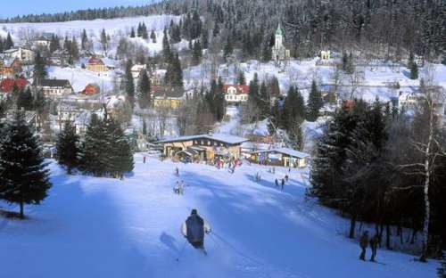 Sommerhus i vinter Jizera bjergene