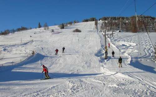 Faire du ski dans les montagnes Beskydy