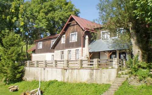 Bjælkehytte i Giant Mountains, hyttekapacitet 58 senge, Strážné bjerghytter, Hradec Králové-regionen
