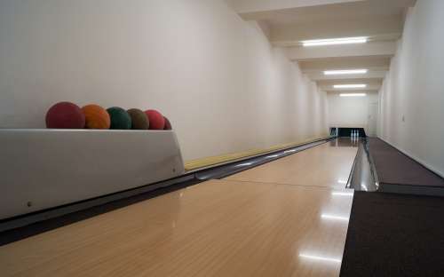 Bowling v hotelu kamzík, hostům chaty k dispozici