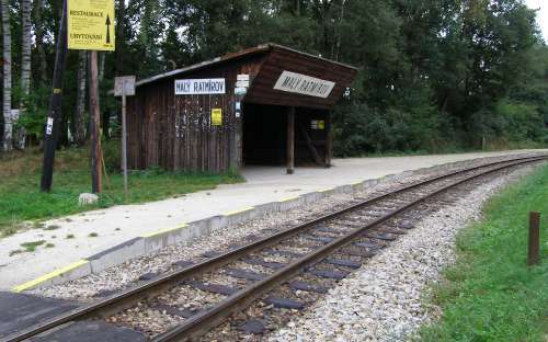 Chaty Malý Ratmírov - stanice vlaky