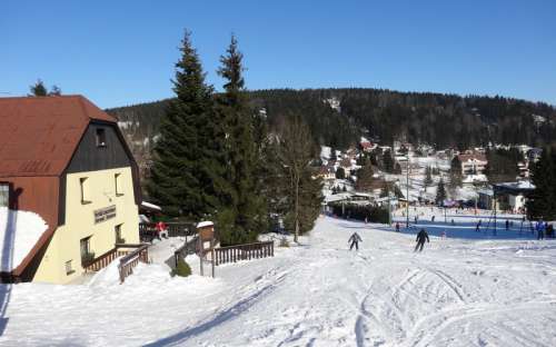 Horská Chata Hubert、宿泊施設 Bedřichov Jizerské hory、安いコテージ リベレッキー クライ