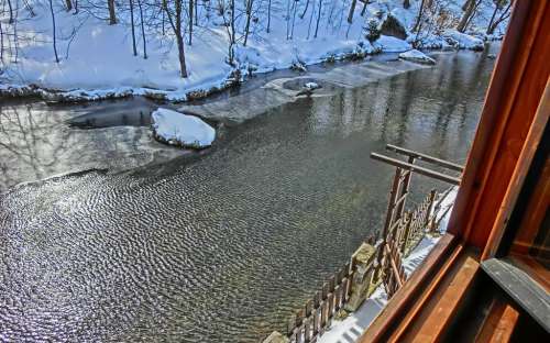 Pohled na řeku Kamenici z pokoje