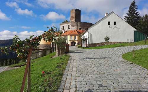 Eläke Svojanov Castle - halpaa majoitusta linnassa, häät Pardubický alueella