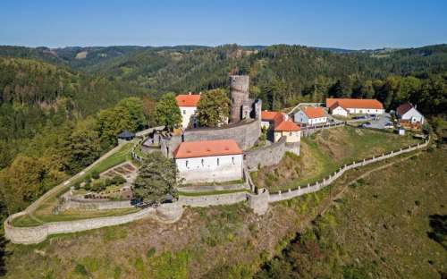 Penzion hradu Svojanov - levné ubytování na hradě, svatby Pardubický kraj