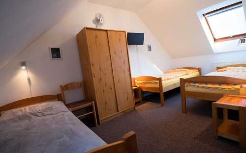 Tweepersoonskamer met extra bed - Penzion Na Hradečku - familie accommodatie in Třebon, goedkope pensions in Zuid-Bohemen