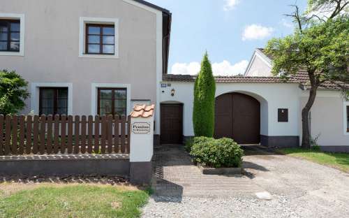 Pension Na Hradečku - トレボンの家族向け宿泊施設、南ボヘミアの格安ゲストハウス