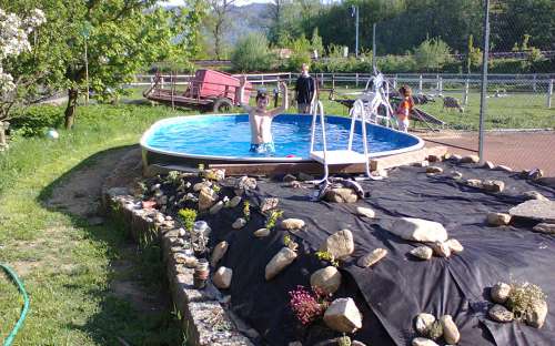 Zahrada s bazénem