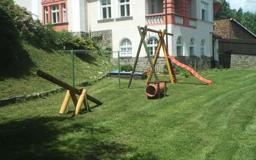 Dětské hřiště na zahradě