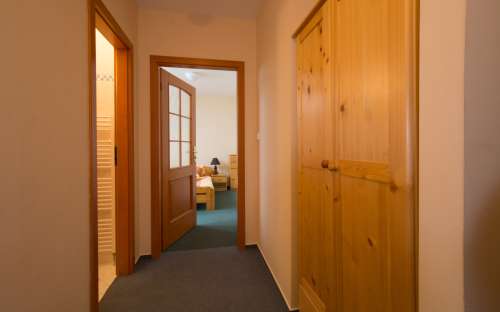 Zimmer Nr. 1 - Doppelbett + 1 Zustellbett - Pension U Černého čápa - Unterkunft Dolní Žďár, Erholung in Třebon, Pensionen und Hütten in Südböhmen