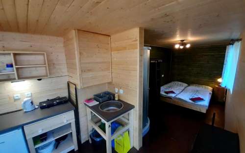 Cottage Siidlung - Camping iwwer dem Hnačov Weier, Famill Resort zu Šumava, Pilsen Regioun