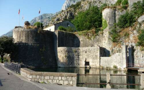 En af indgangene til den historiske by Kotor