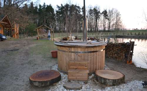 Wellness Treehouse a srub na vodě Višňová - ubytování pro rybáře Třeboň, chaty jižní Čechy