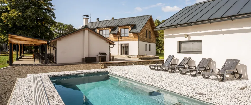 Relax Zone Vrchovina - rodinná chalupa s bazénem, areál v Českém ráji